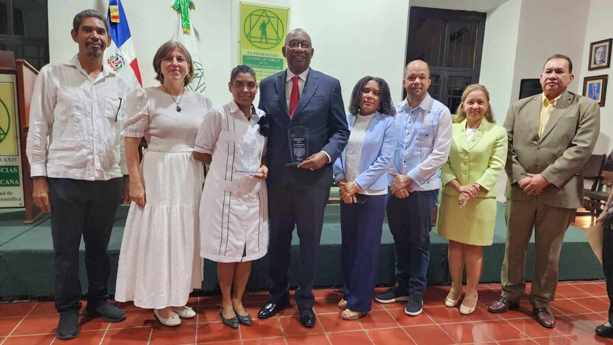 Sodofi reconoce a Editrudis Beltrán Crisóstomo por sus aportes a la física dominicana Sodofi reconoce a Editrudis Beltrán Crisóstomo por sus aportes a la física dominicana