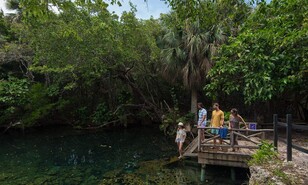 Un santuario natural con 12 ojos de agua sagrados