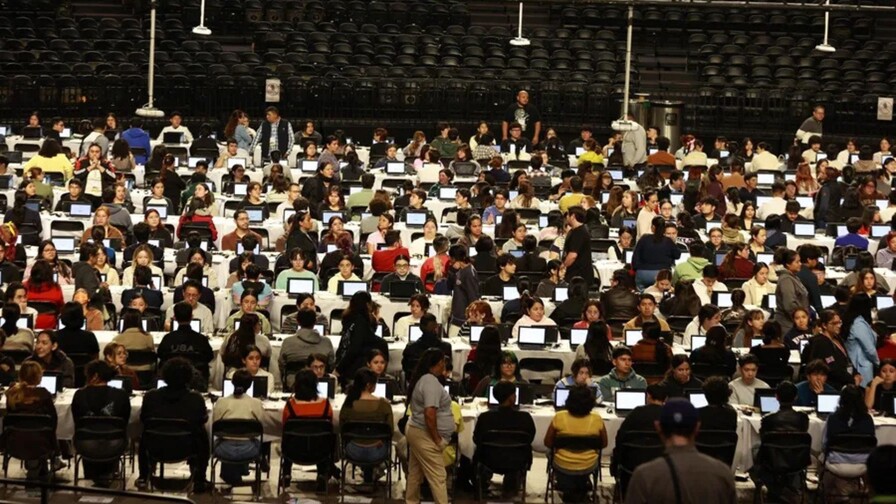 La UNAM detecta intentos de trampa en examen presencial tras la crisis por el uso de IA