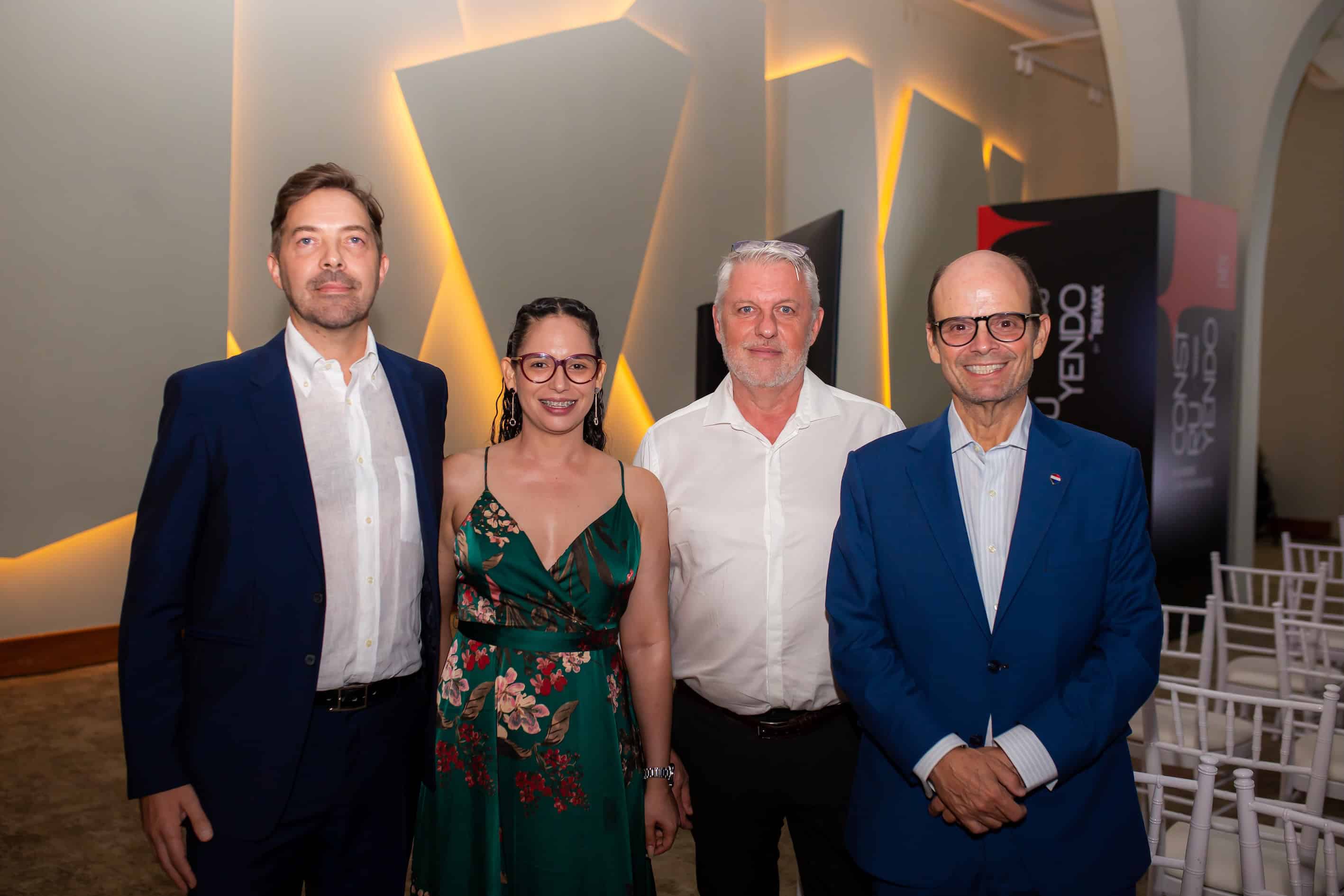 Andrea Crasso, Flor Mart&iacute;nez, Fred Anger, Tony Ramos.