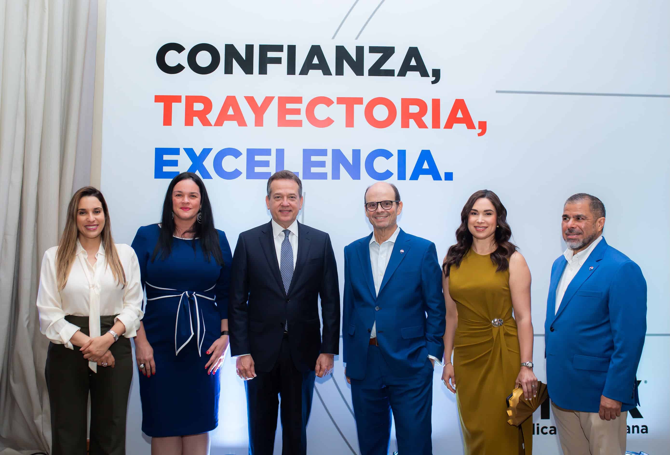 Annerys Mel&eacute;ndez, Ivonne Calder&oacute;n, V&iacute;ctor Bison&oacute;, Tony Ramos, Jenny Castillo y M&eacute;lido Marte.