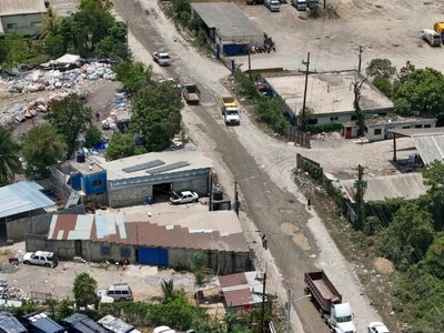 Avanza carretera Los Casabes, pero La Isabela sigue deteriorada