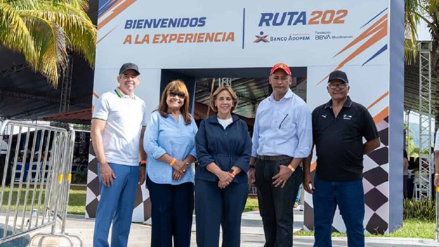 Banco Adopem reconoce la excelencia de sus colaboradores con más de un millón de pesos en premios Banco Adopem reconoce la excelencia de sus colaboradores con más de un millón de pesos en premios