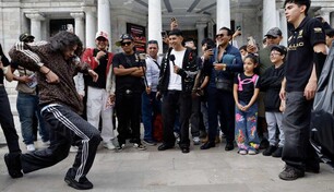 Las batallas de aura saltan de las redes a las calles latinoamericanas