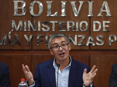 Rodrigo Paz destituye al ministro de Economía José Gabriel Espinosa