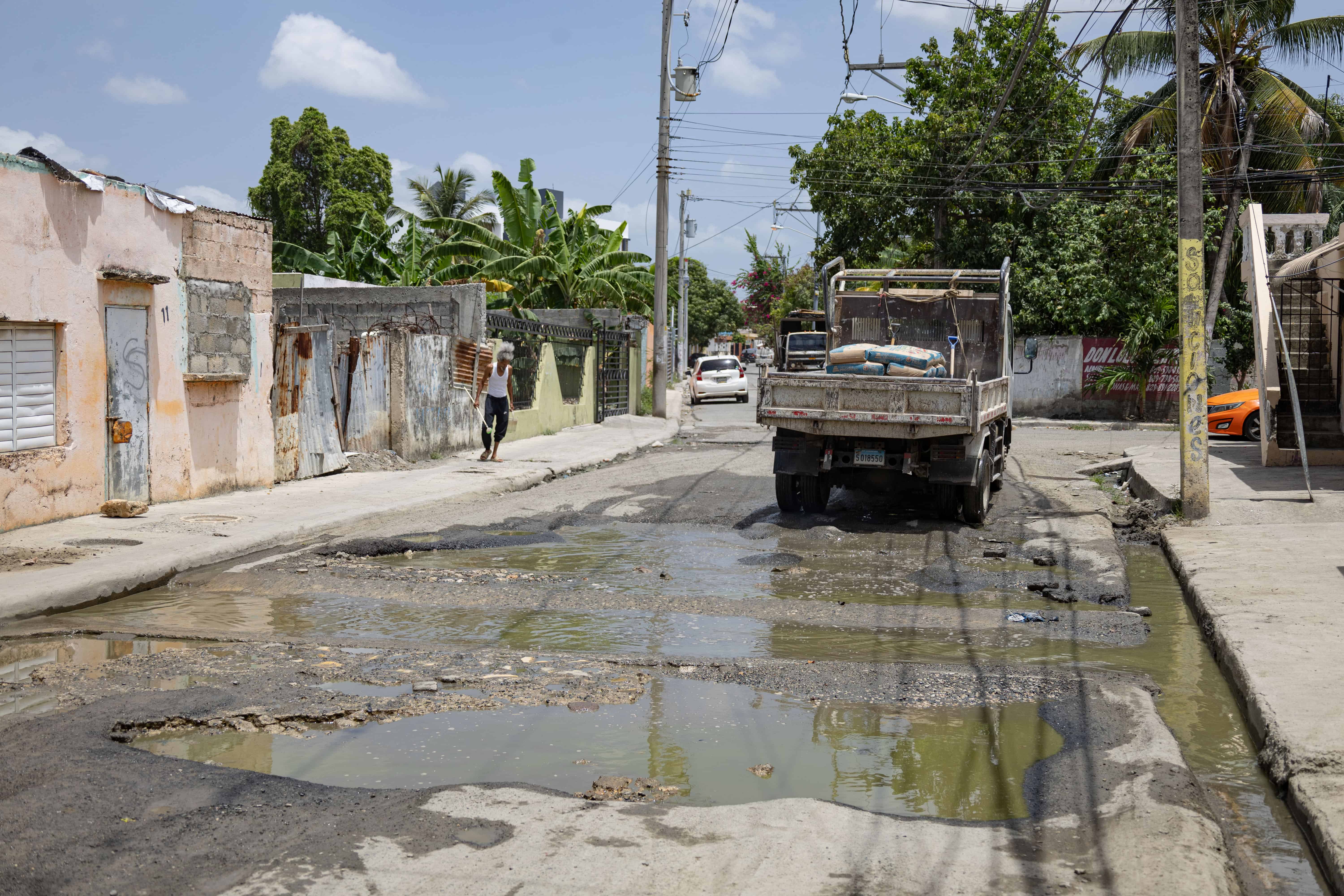 Los vehiculos tienen dificultades para transitar.