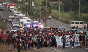 Unos 800 migrantes salen en caravana desde el sur de M&eacute;xico hacia la capital