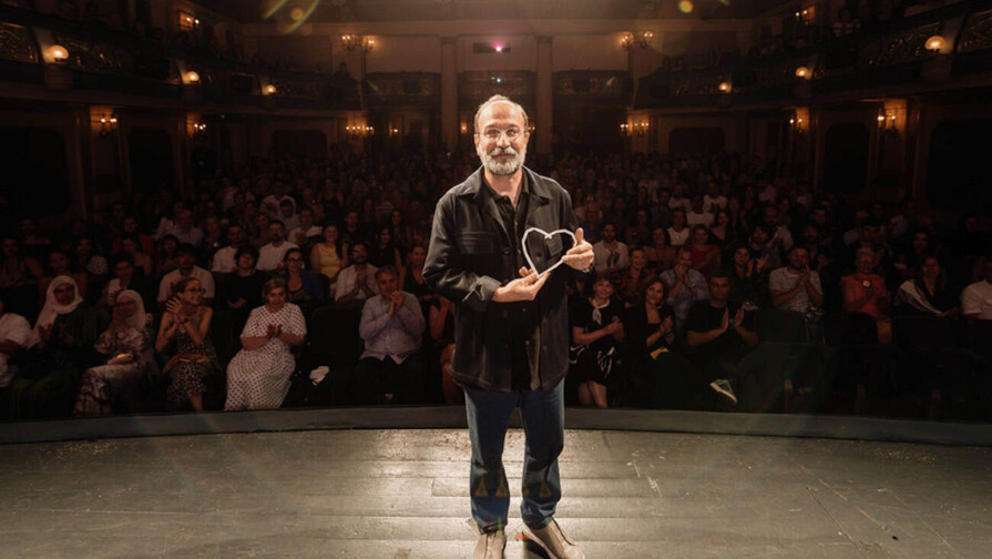El cineasta Asghar Farhadi, ganador de dos &Oacute;scar, recibe el Coraz&oacute;n de Sarajevo