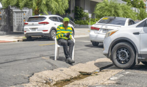 Bad&eacute;n destruido en Bella Vista pone en riesgo a conductores