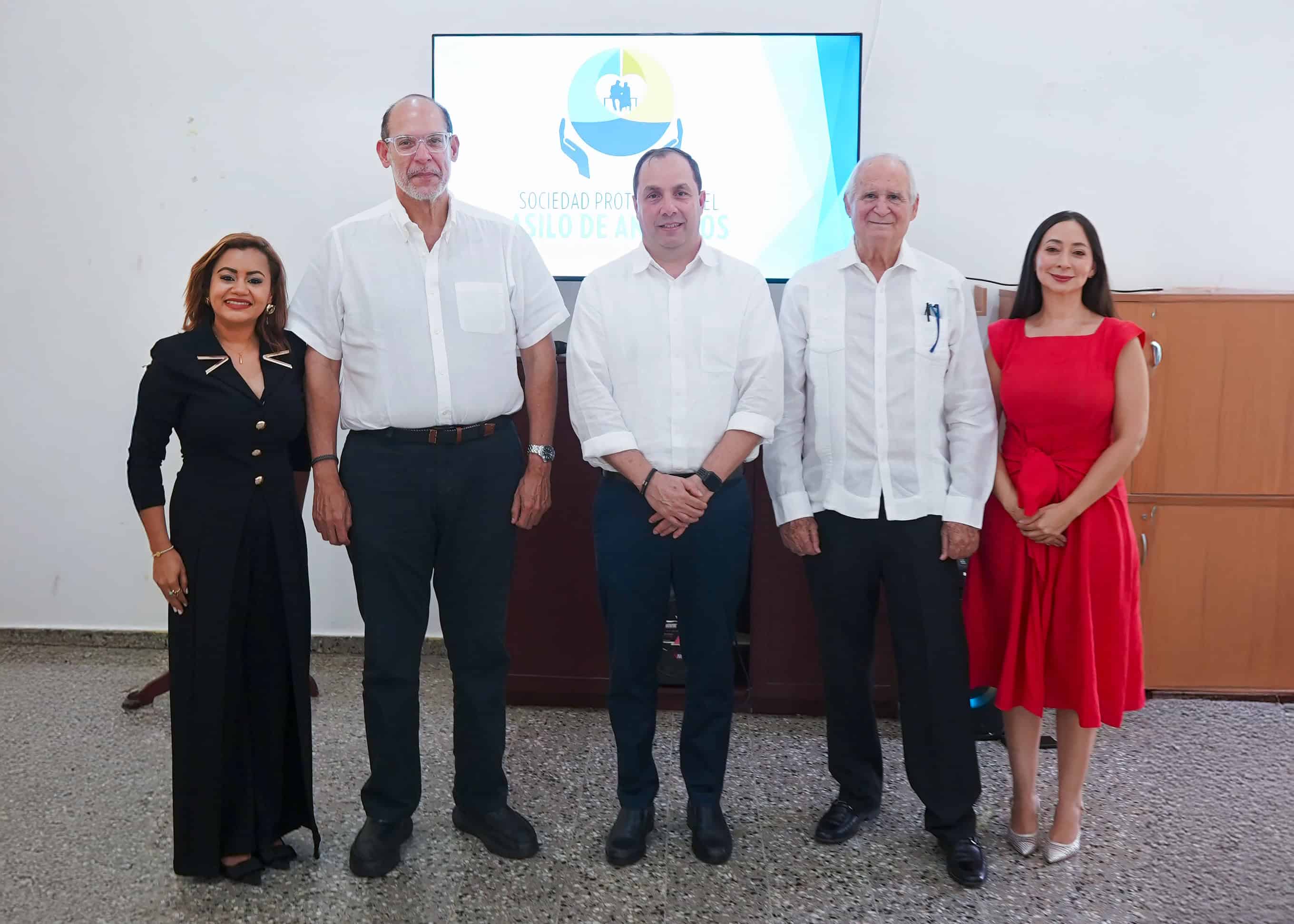 Derissé De León, Luis Perez Ceballos, Fernando Ortega Zeller, Rafael Agustín Fernández y Liza M. Brugal De León.