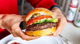 Trump permitir&aacute; la importaci&oacute;n temporal de carne de res sin aranceles para reducir precios