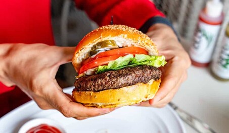 Trump permitir&aacute; la importaci&oacute;n temporal de carne de res sin aranceles para reducir precios