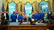 Trump ordena explorar v&iacute;as comerciales para enviar humanos a Marte