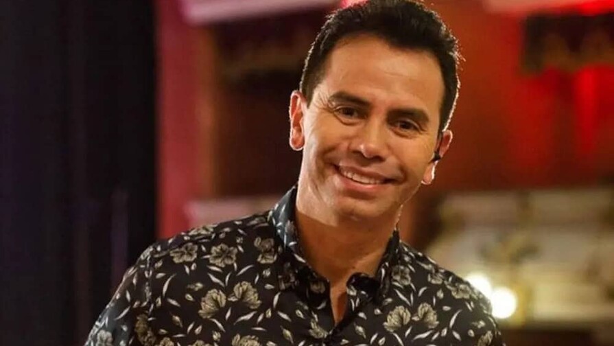 Cantante colombiano Jhonny Rivera ofrece su finca para refugiar ancianos tras el terremoto Cantante colombiano Jhonny Rivera ofrece su finca para refugiar ancianos tras el terremoto