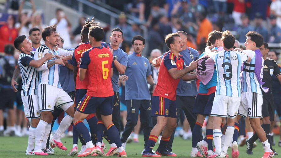 Fuerte castigo de la FIFA a Argentina por incidentes en el Mundial Fuerte castigo de la FIFA a Argentina por incidentes en el Mundial