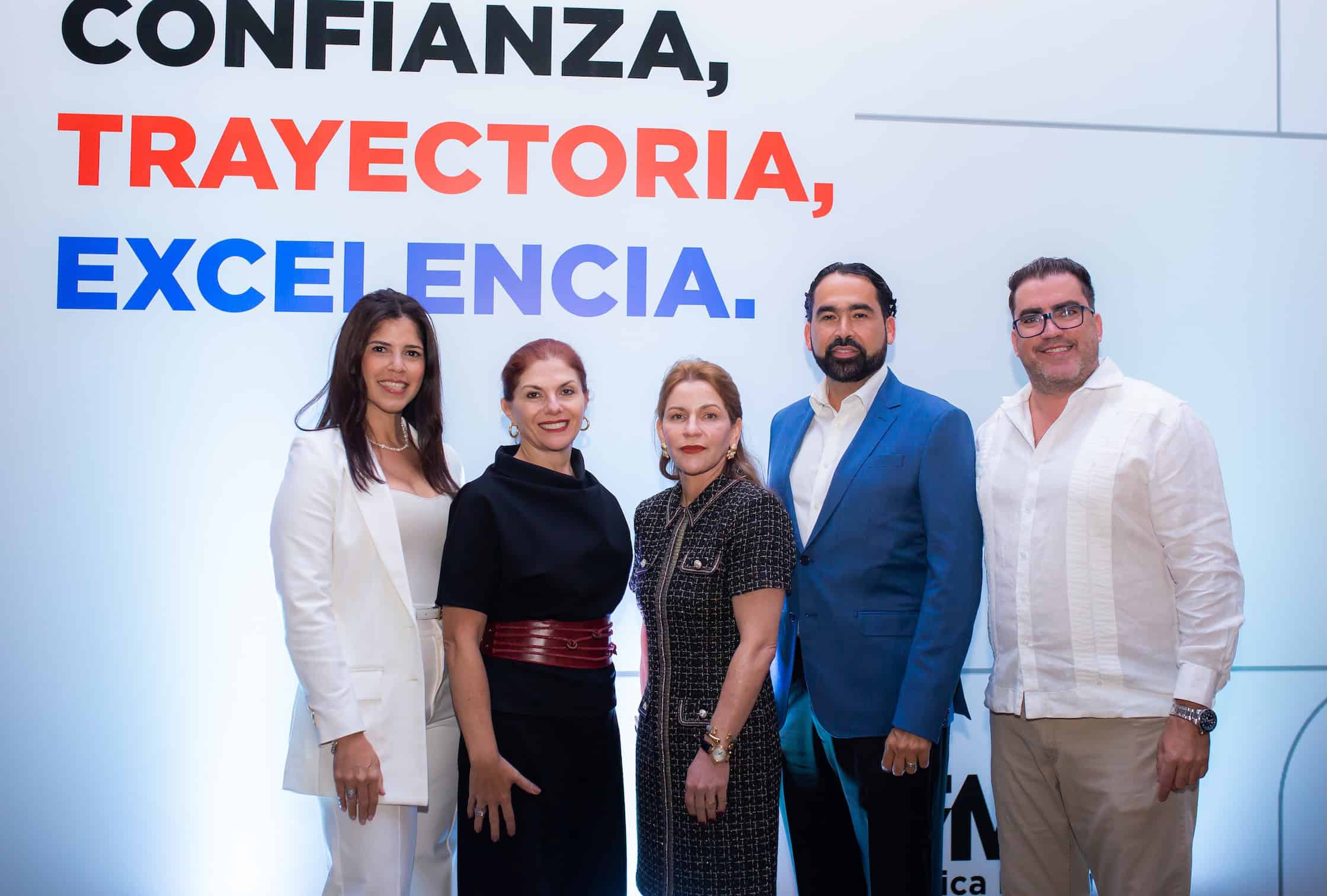 Laisa Feliz, Raffaella Delfino, Ivette Santos, Juan Pablo Read y Ariel Grasso.