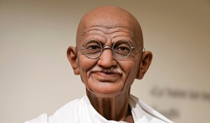 Manuscritos de Mahatma Gandhi se venden por un r&eacute;cord de 1.7 millones de d&oacute;lares en India