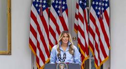 Escuch&eacute; que me extra&ntilde;aron: Melania Trump en su primera aparici&oacute;n p&uacute;blica en un mes