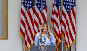Escuch&eacute; que me extra&ntilde;aron: Melania Trump en su primera aparici&oacute;n p&uacute;blica en un mes