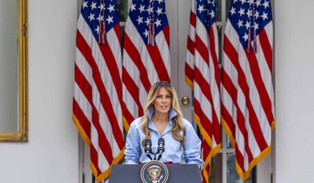 Escuch&eacute; que me extra&ntilde;aron: Melania Trump en su primera aparici&oacute;n p&uacute;blica en un mes