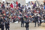 Policía española confirma que mafias trafican con migrantes de la entrada masiva a Ceuta Policía española confirma que mafias trafican con migrantes de la entrada masiva a Ceuta