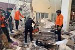 Ascienden a 83 los muertos en Indonesia casi una semana después del terremoto en Flores