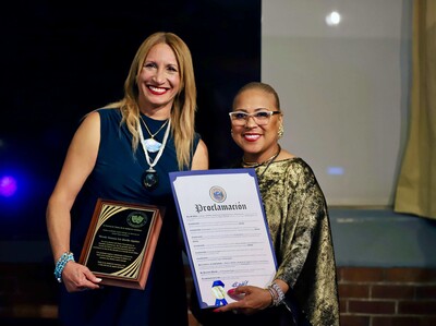Wendy Queliz recibe cinco reconocimientos en EE.UU.