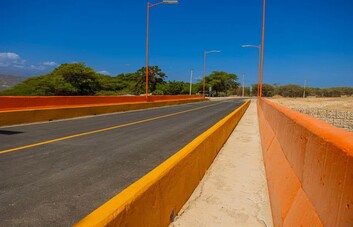 Luis Abinader inaugura calles asfaltadas en Tierra Nueva tras inversión de RD$96 millones Luis Abinader inaugura calles asfaltadas en Tierra Nueva tras inversión de RD$96 millones