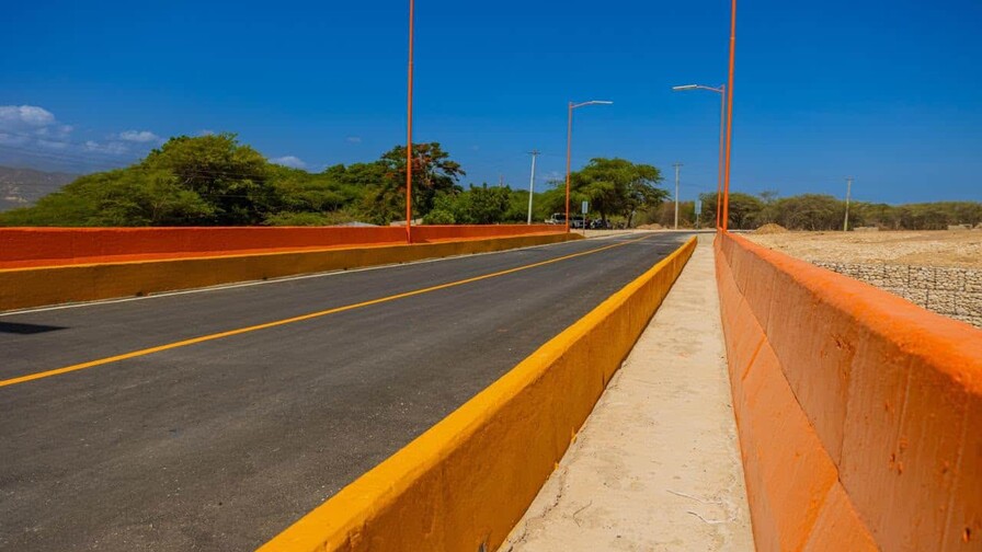 Luis Abinader inaugura calles asfaltadas en Tierra Nueva tras inversión de RD$96 millones Luis Abinader inaugura calles asfaltadas en Tierra Nueva tras inversión de RD$96 millones