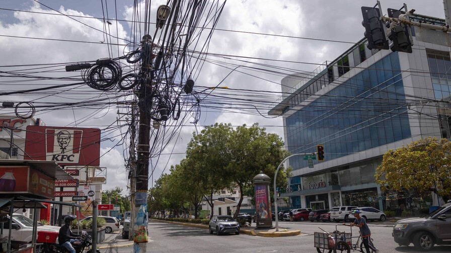El cableado sin l&iacute;mites se adue&ntilde;a de las calles de Santo Domingo