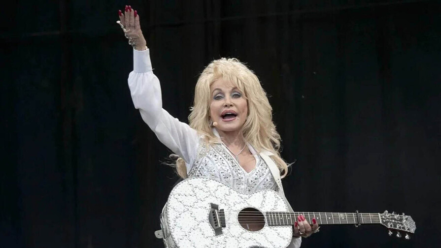 Dolly Parton asegura que sigue trabajando mientras se recupera de sus problemas de salud Dolly Parton asegura que sigue trabajando mientras se recupera de sus problemas de salud