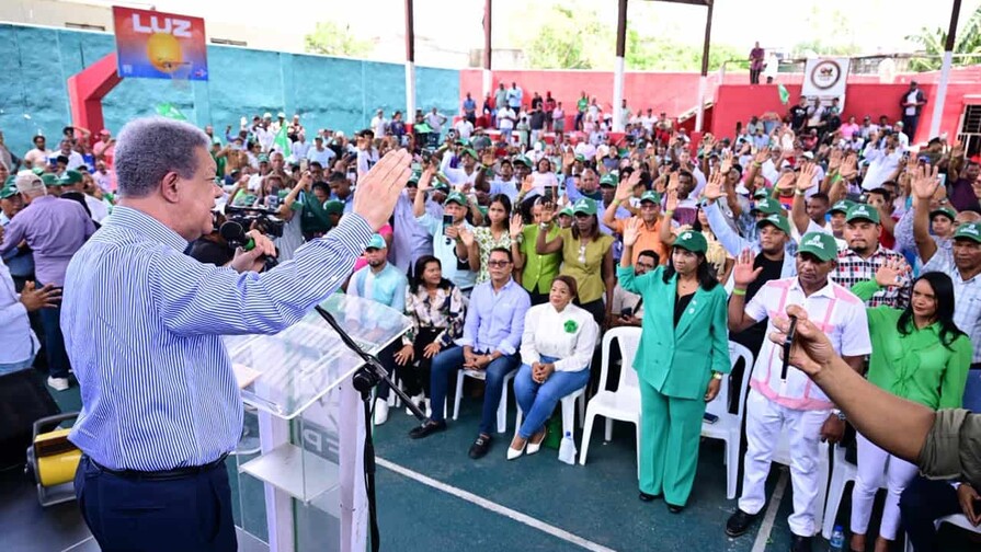Fuerza del Pueblo juramenta a 300 personas, incluida vicealcaldesa del PRM, en Los Alcarrizos Fuerza del Pueblo juramenta a 300 personas, incluida vicealcaldesa del PRM, en Los Alcarrizos