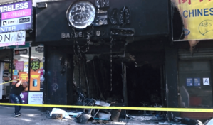Bater&iacute;a de litio provoca incendio en barber&iacute;a dominicana en El Bronx y deja cinco heridos