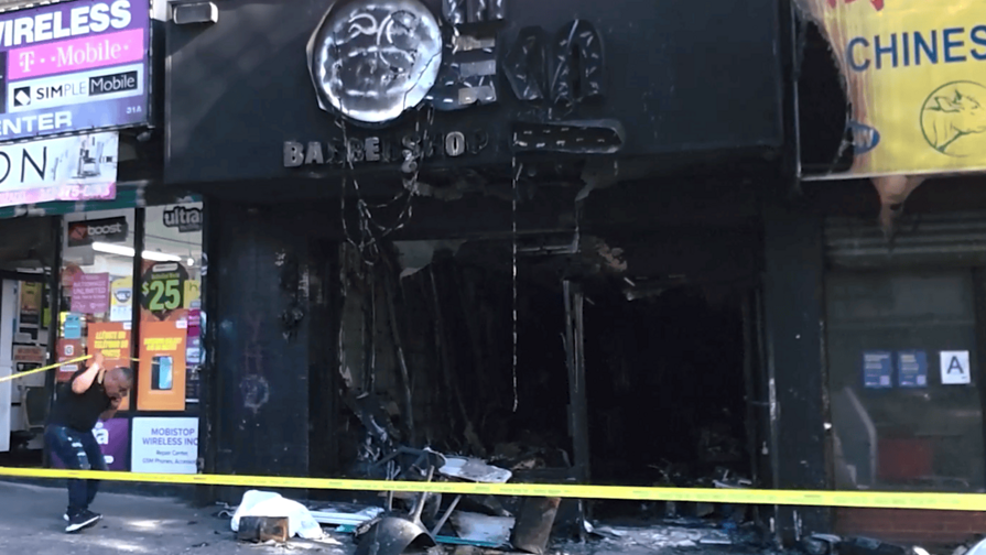 Bater&iacute;a de litio provoca incendio en barber&iacute;a dominicana en El Bronx y deja cinco heridos
