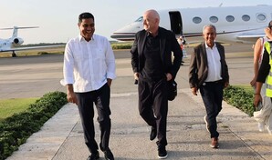 Kelvin Cruz recibe a Infantino y al presidente de la Concacaf a su llegada a Rep&uacute;blica Dominicana