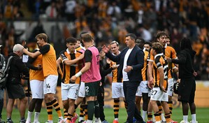 Manchester United resbala de entrada ante el reci&eacute;n ascendido Hull