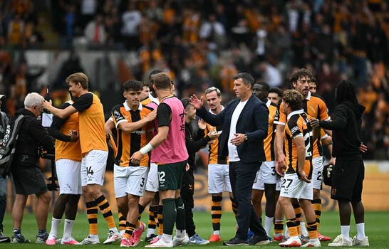 Manchester United resbala de entrada ante el reci&eacute;n ascendido Hull
