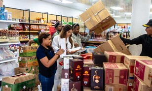 Autoridades incautan mercanc&iacute;as il&iacute;citas valoradas en RD$19.4 millones en Villa Consuelo