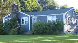 Emiten orden de arresto contra mujer de Massachusetts buscada por la muerte de un polic&iacute;a