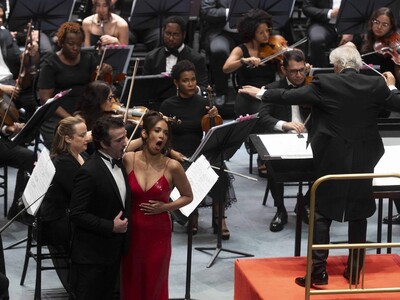 Nadine Sierra y Xabier Anduaga en gala grandes intérpretes