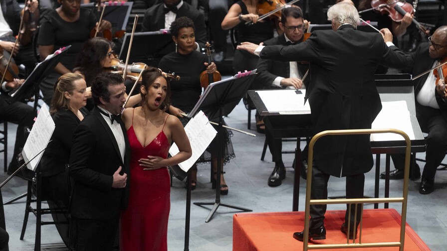 Gala de Grandes Intérpretes conquista al público con las voces de Nadine Sierra y Xabier Anduaga Gala de Grandes Intérpretes conquista al público con las voces de Nadine Sierra y Xabier Anduaga