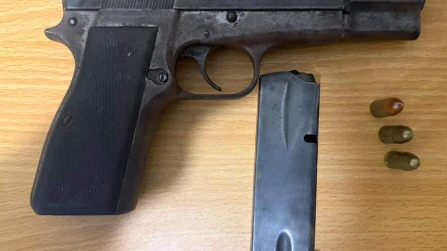 Policía ocupa cuatro armas, recupera otra y decomisa drogas y contrabando en la región Sur Policía ocupa cuatro armas, recupera otra y decomisa drogas y contrabando en la región Sur