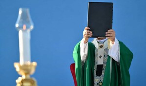 El modisto de lo sagrado que ha vestido a tres papas
