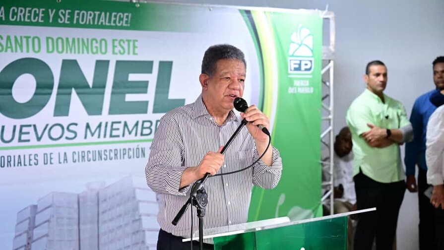 Leonel Fernández denuncia "tormenta perfecta" en Santo Domingo Este por apagones, falta de agua y basura Leonel Fernández denuncia "tormenta perfecta" en Santo Domingo Este por apagones, falta de agua y basura