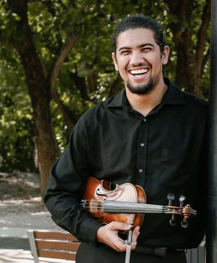 Sam Lizardo, uno de los jóvenes talentos que participará como solista en "Sinfónico 2026" junto a la orquesta sinfónica. <br>