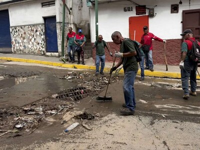 Desbordamiento de quebradas en Venezuela causa daños
