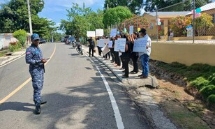 Docentes de la escuela La Ceiba alzan la voz contra presuntos maltratos de la directora