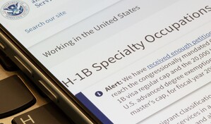 Trump planea una nueva tarifa de 100,000 d&oacute;lares para trabajadores con visa H-1B en EE. UU.