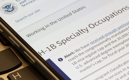 Un juez deja sin efecto el cobro de 100,000 d&oacute;lares para visa H-1B de EE. UU.