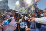 Protesta empa&ntilde;a inicio del a&ntilde;o escolar frente a la escuela donde arranc&oacute; el per&iacute;odo lectivo